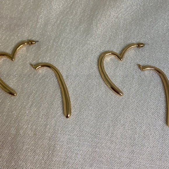💖Two Part Gold Tone Heart Earrings. Fun to wear! /E - Picture 4 of 4